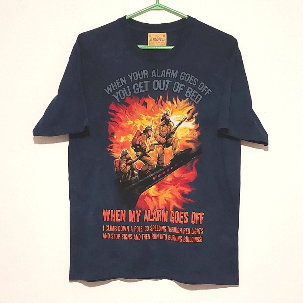 2006 The Mountain Men's Blue Firefighter Short Sleeved Graphic T-shirt EUC Sz M